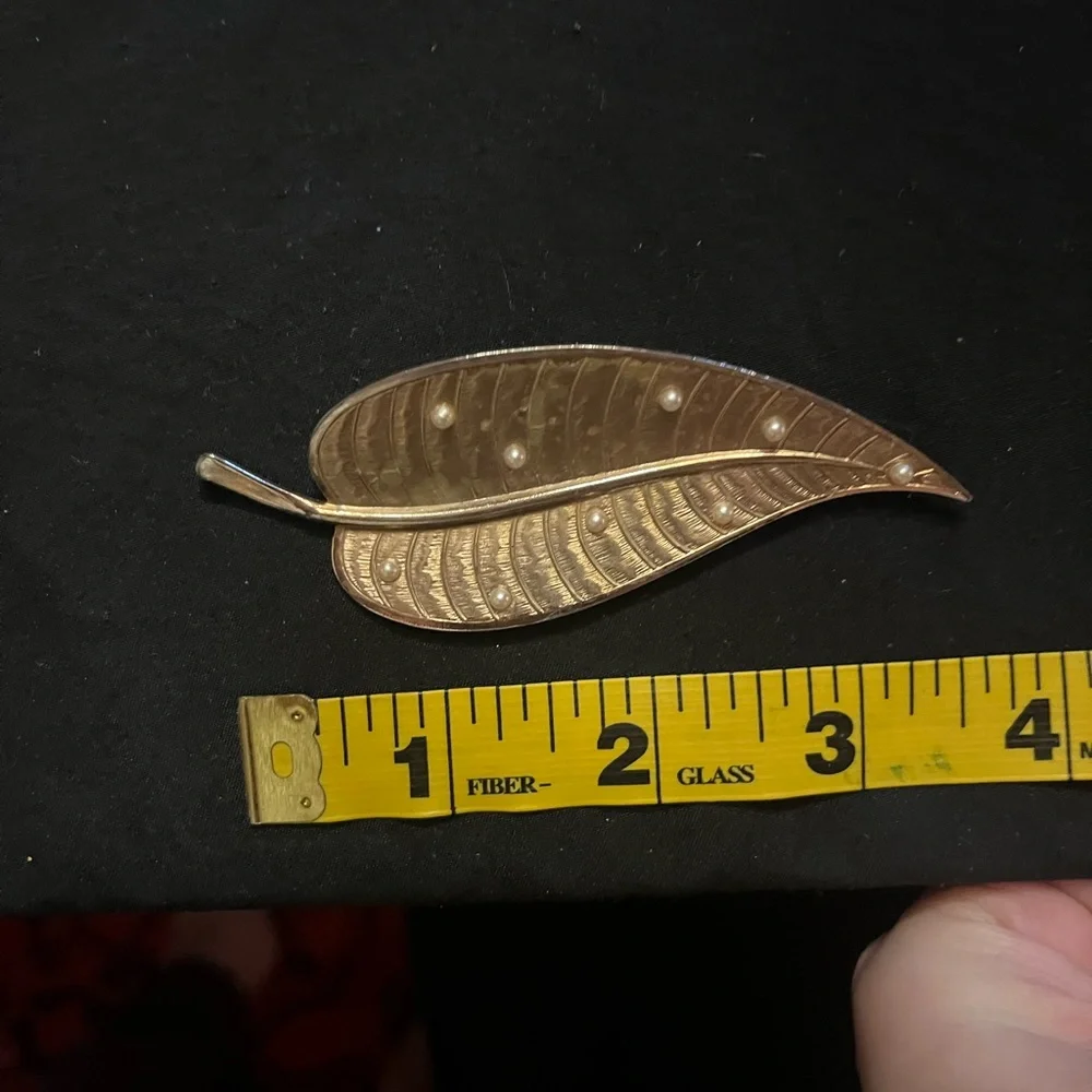 Vintage Gold Tone Leaf Pin with Pearl Accents